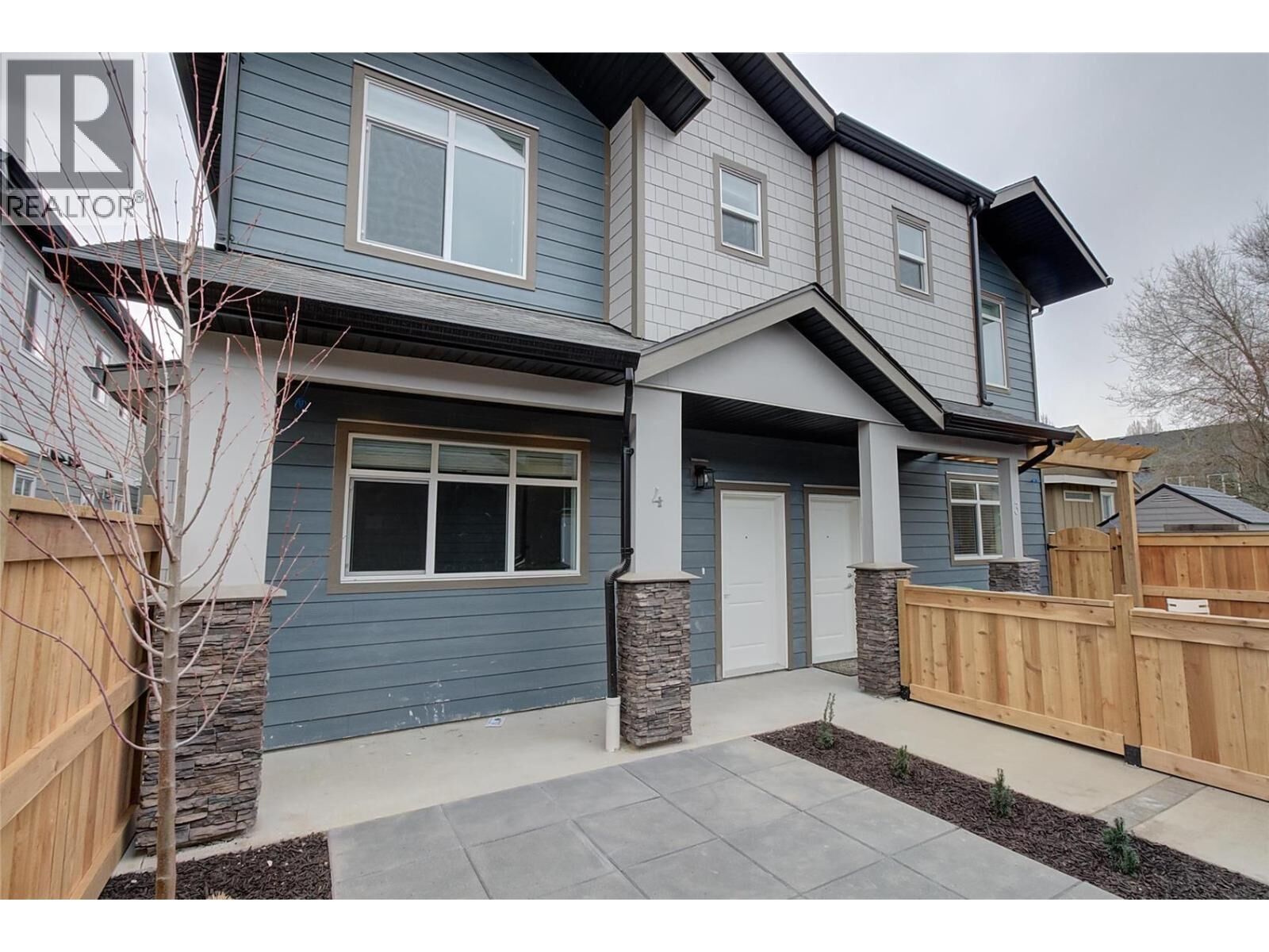 Property Photo: 756 Glenwood Avenue 1 BC V1Y 5M5