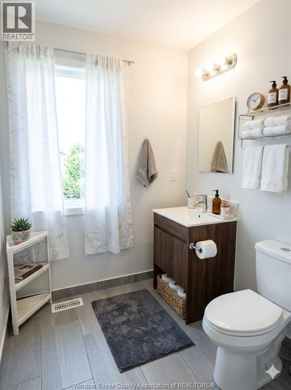 Property Photo: 521 Campbell Avenue ON N9B 2H5