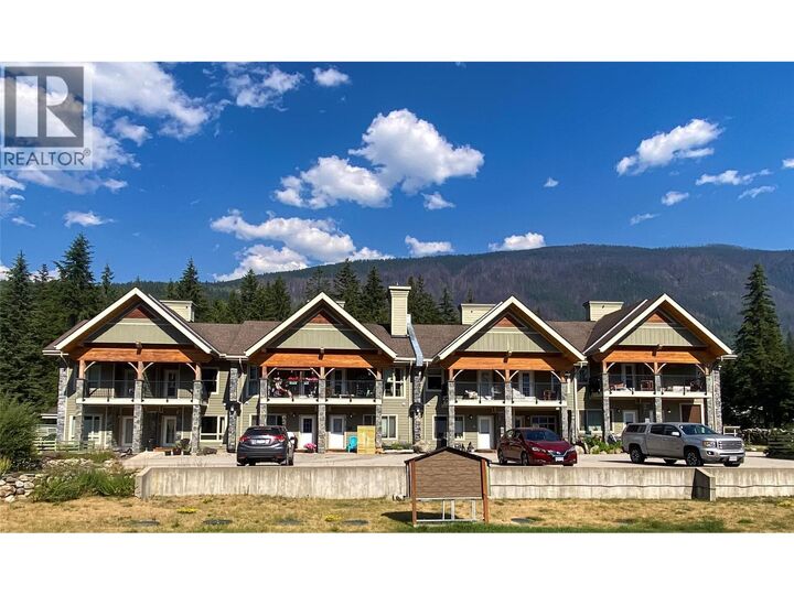 912 Slocan Street 4 — photo 1