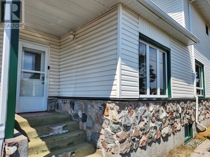 Property Photo: 900 Mary St W ON P7E 4M1