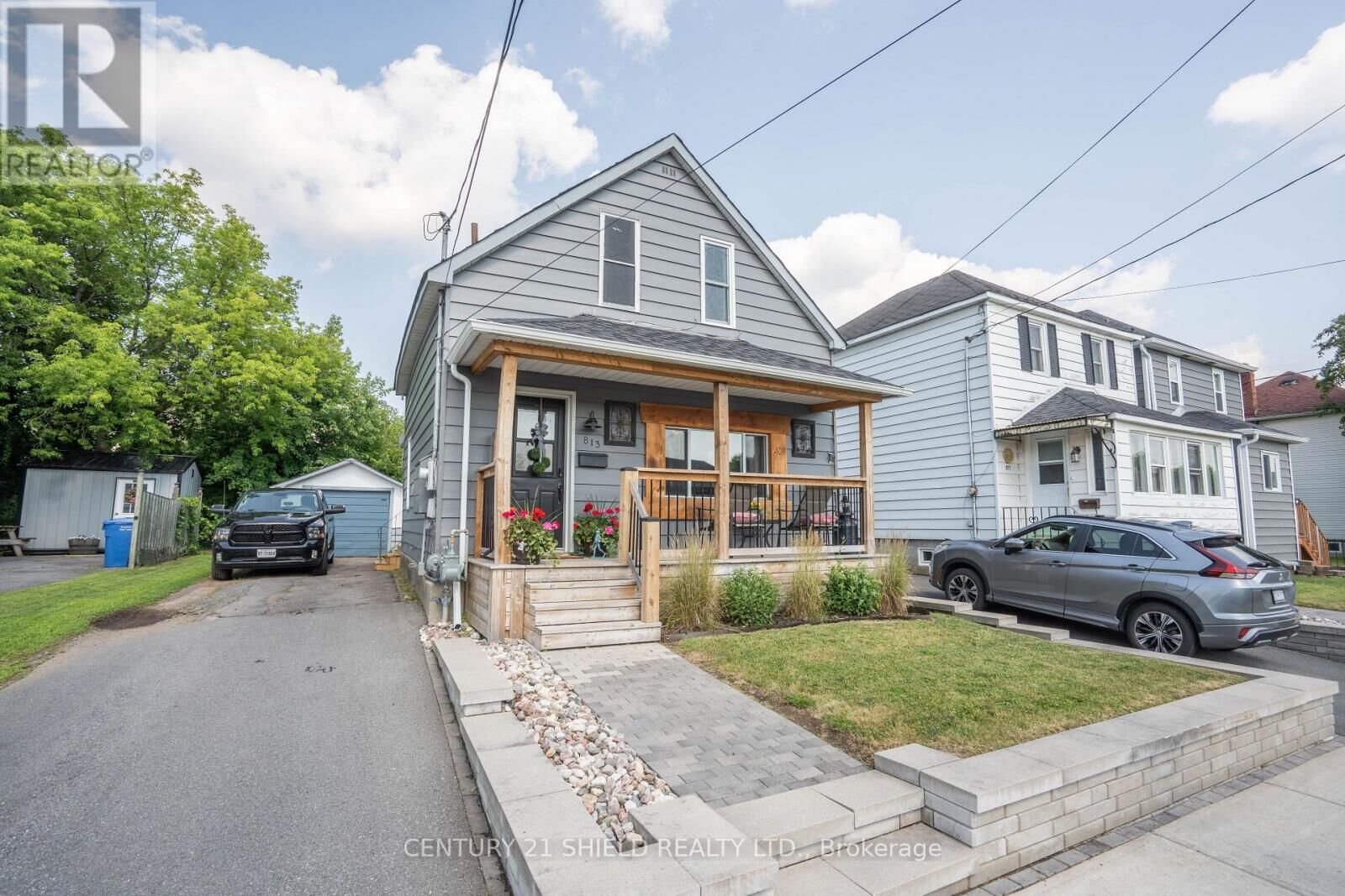 Property Photo:  813 York Street  ON K6J 4A7 