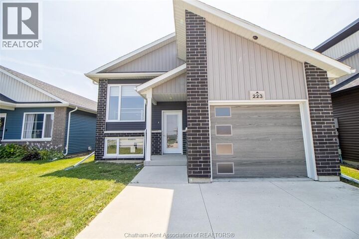 Property Photo: 223 Manning Drive Drive ON N7M 0S5