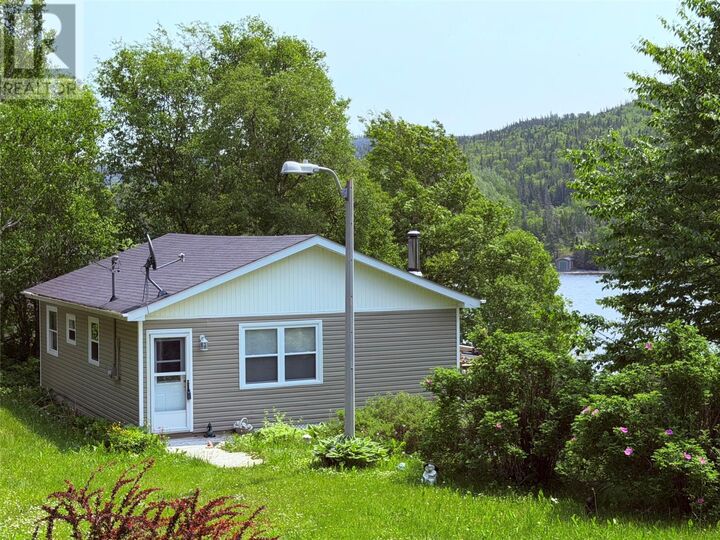 17 Lakeview Drive — photo 1