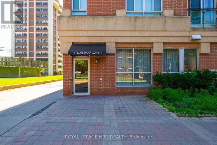 Property Photo: 15 Maplewood Avenue Ph 6 ON M6C 4B4