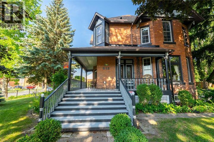 Property Photo:  213 Vidal Street South  ON  