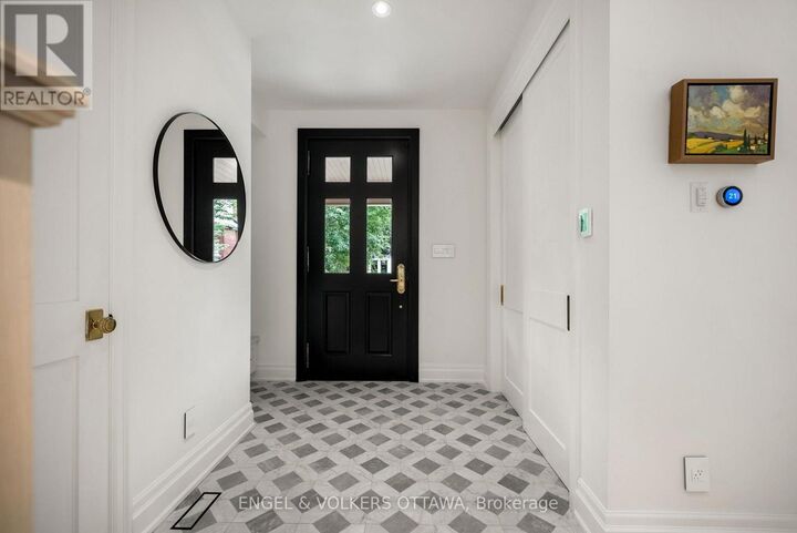 Property Photo:  31 Woodlawn Avenue  ON K1S 2S8 