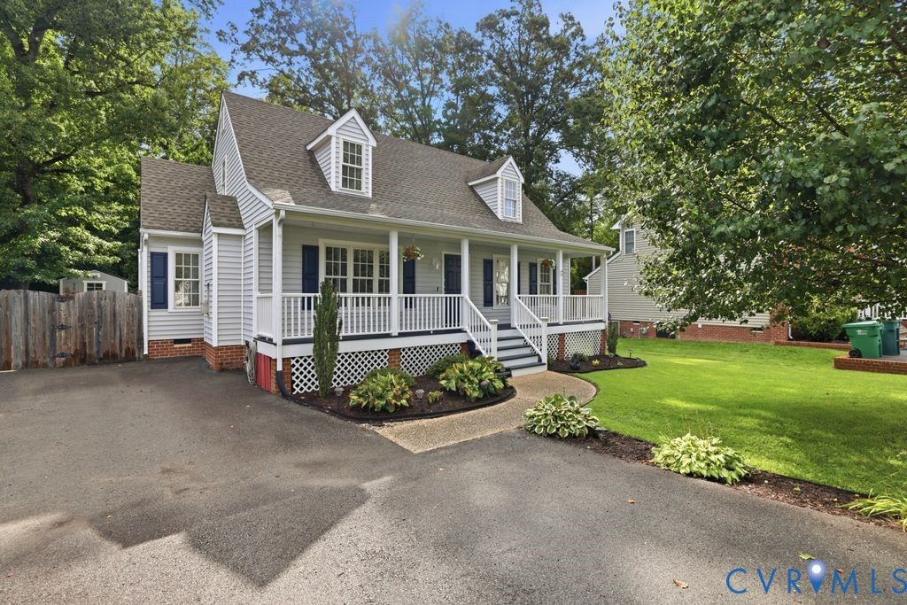 Property Photo: 9437 Willow Ridge Drive VA 23060