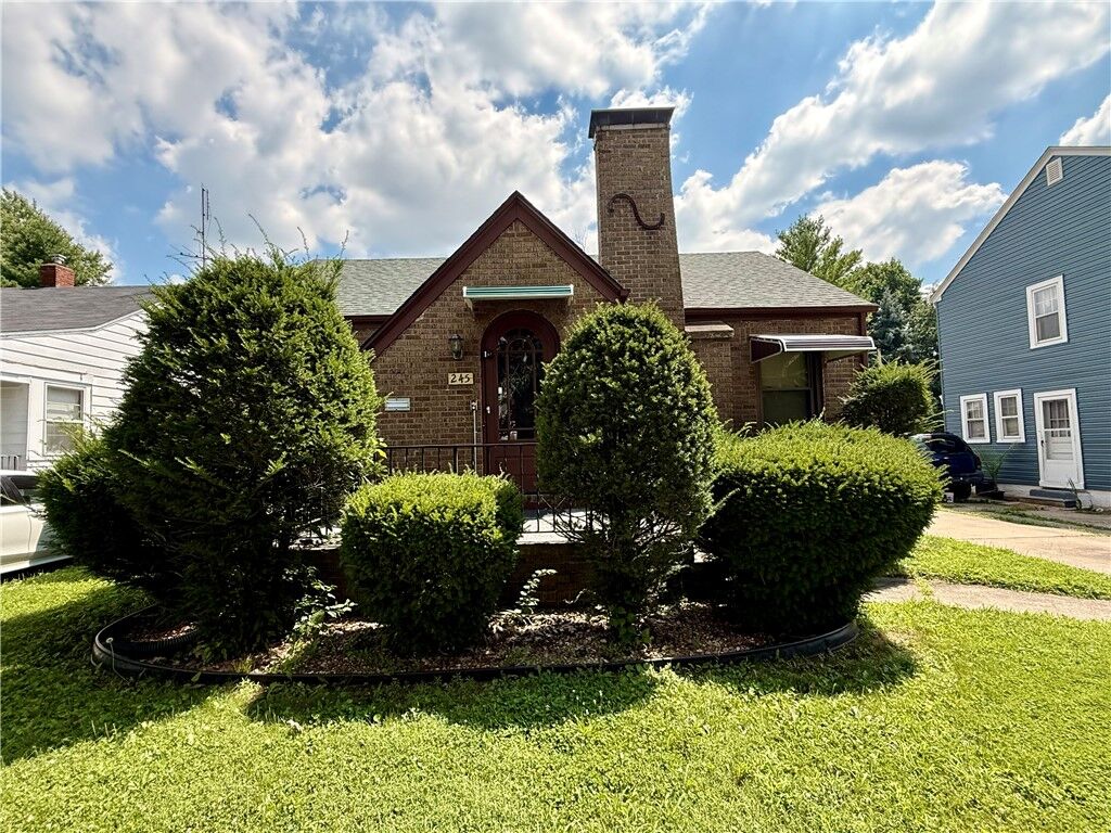 Property Photo:  245 E Pierson Avenue  IL 62526 