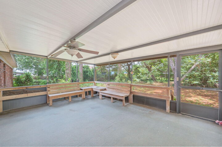 Property Photo: 17 8th Avenue FL 32579