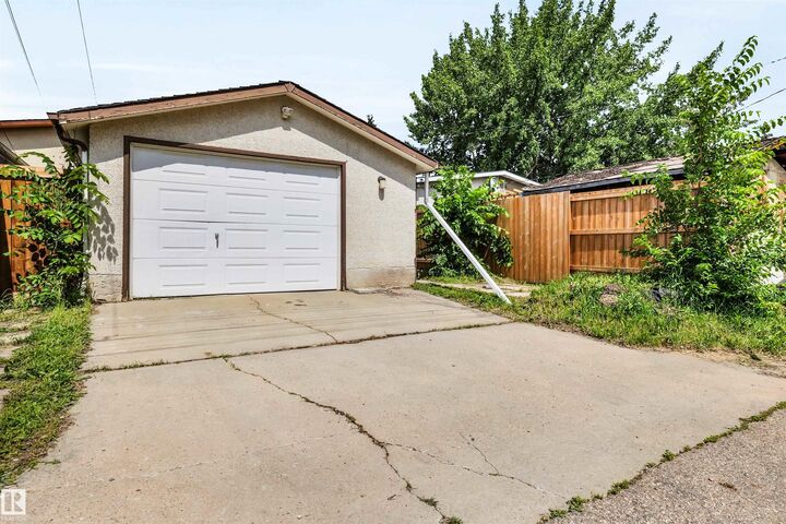 Photo de la propriété: 11611 137 Avenue NW AB T5E 1Z6