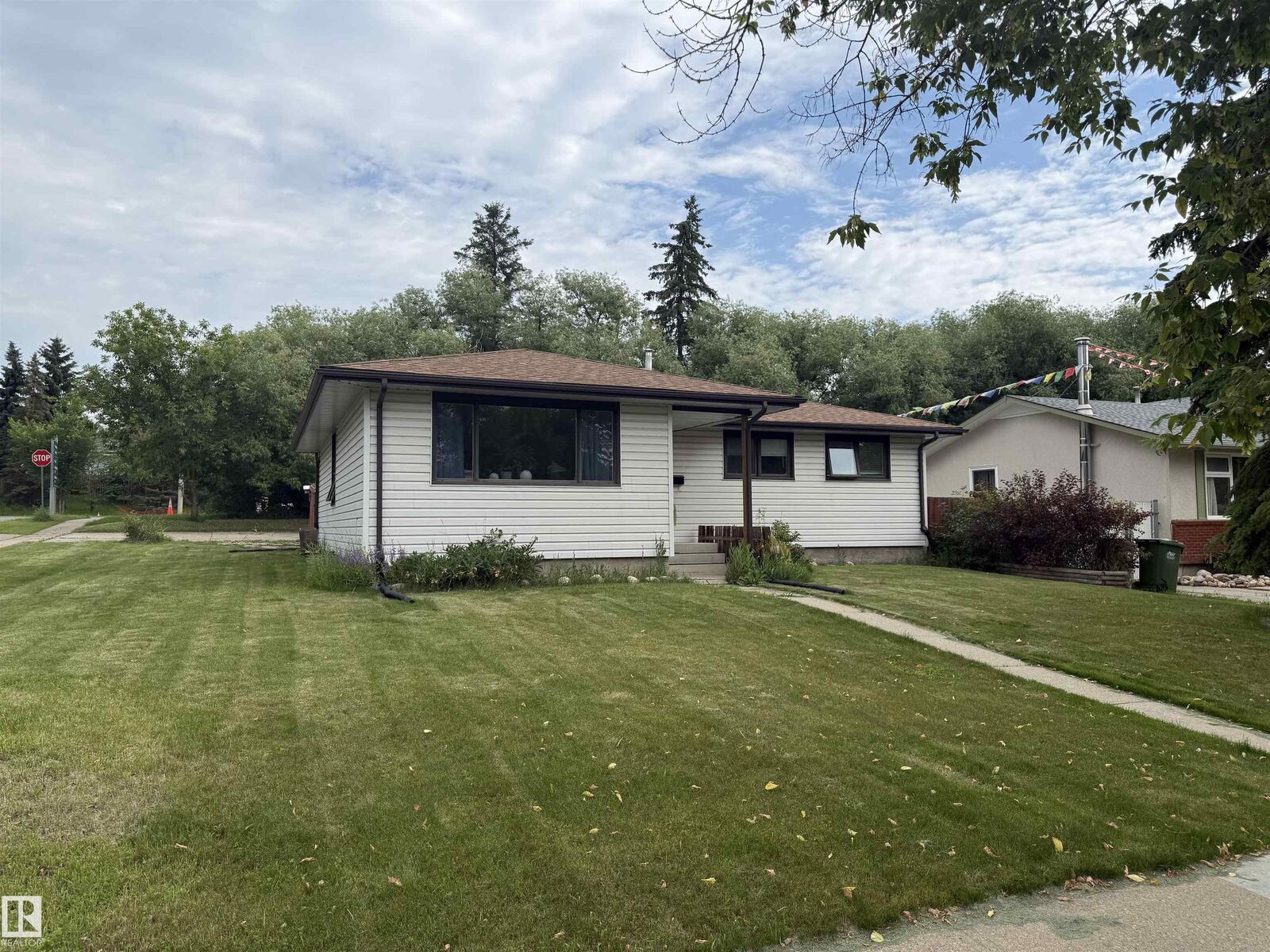 Property Photo: 48 Aspen Crescent AB T8N 2L8