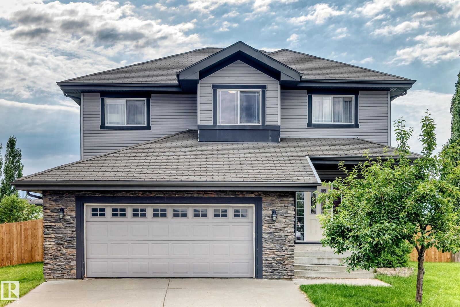 Property Photo:  19 Victoria Bay  AB T7X 0C3 