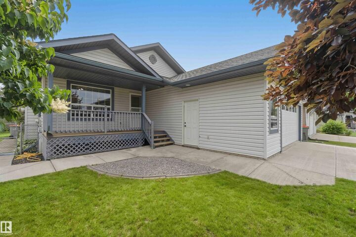 Property Photo: 38 Willow Park Road AB T7Z 2X8