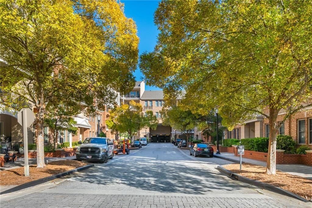 Property Photo: 3621 Vinings Slope SE 2425 GA 30339