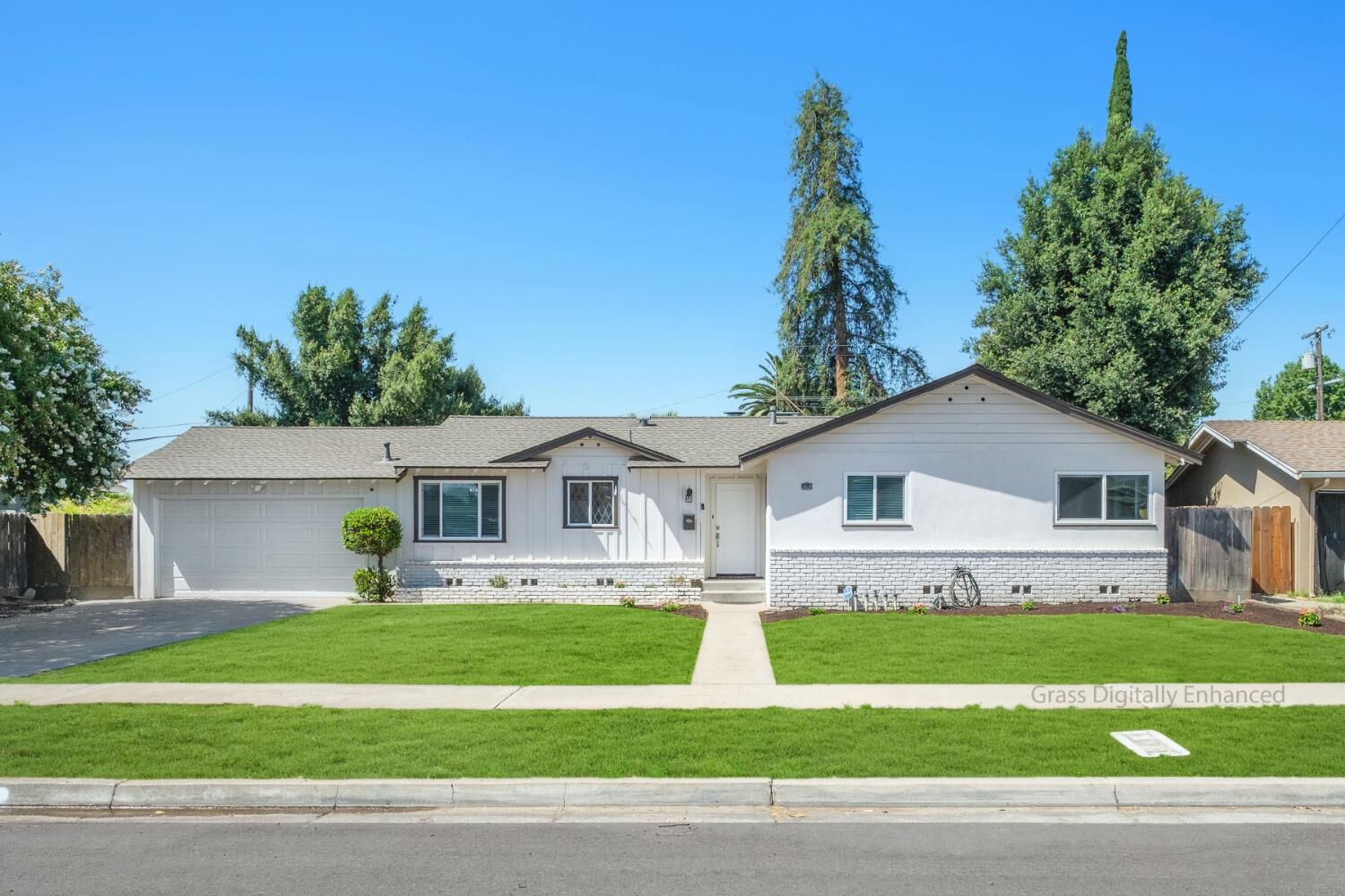 Property Photo:  1019 W Ashcroft Avenue  CA 93705 