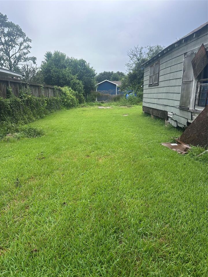 Property Photo: 3615 Crandon Street TX 77026