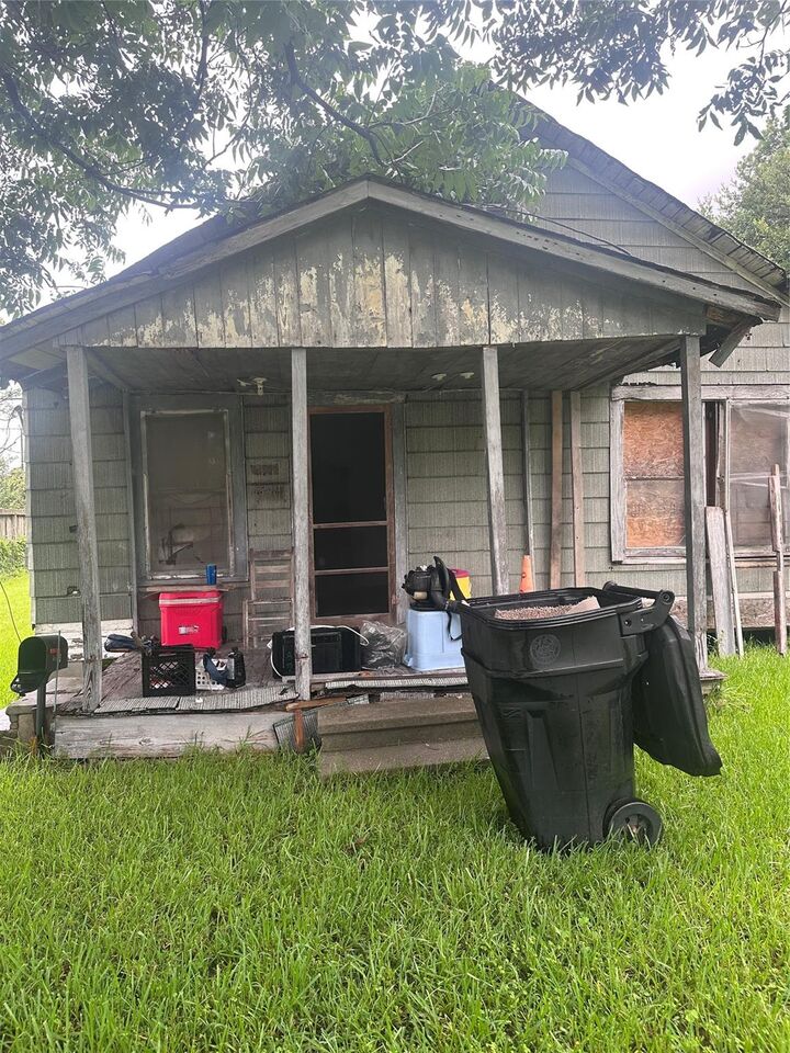 Property Photo: 3615 Crandon Street TX 77026