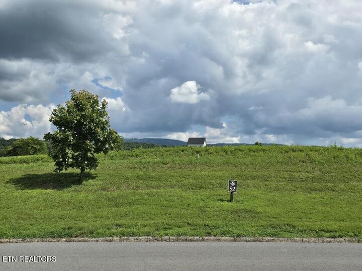 Property Photo:  92 Farmview Way  TN 37327 