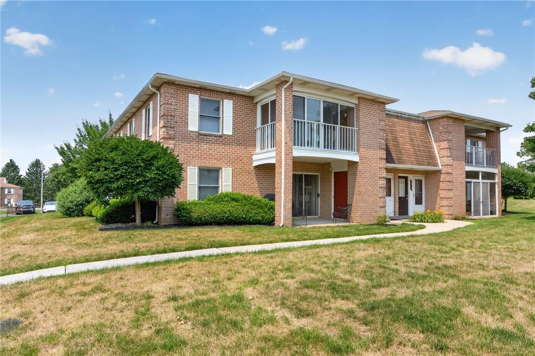 Property Photo:  2649 Rolling Green Drive  PA 18062 
