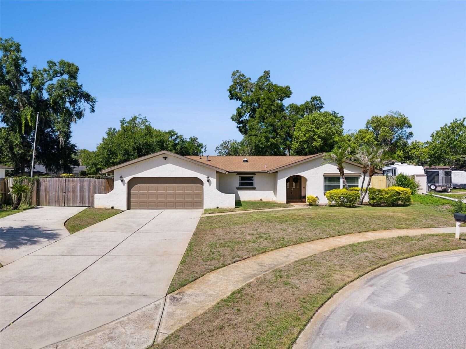 Property Photo:  102 Aspen Place  FL 32750 