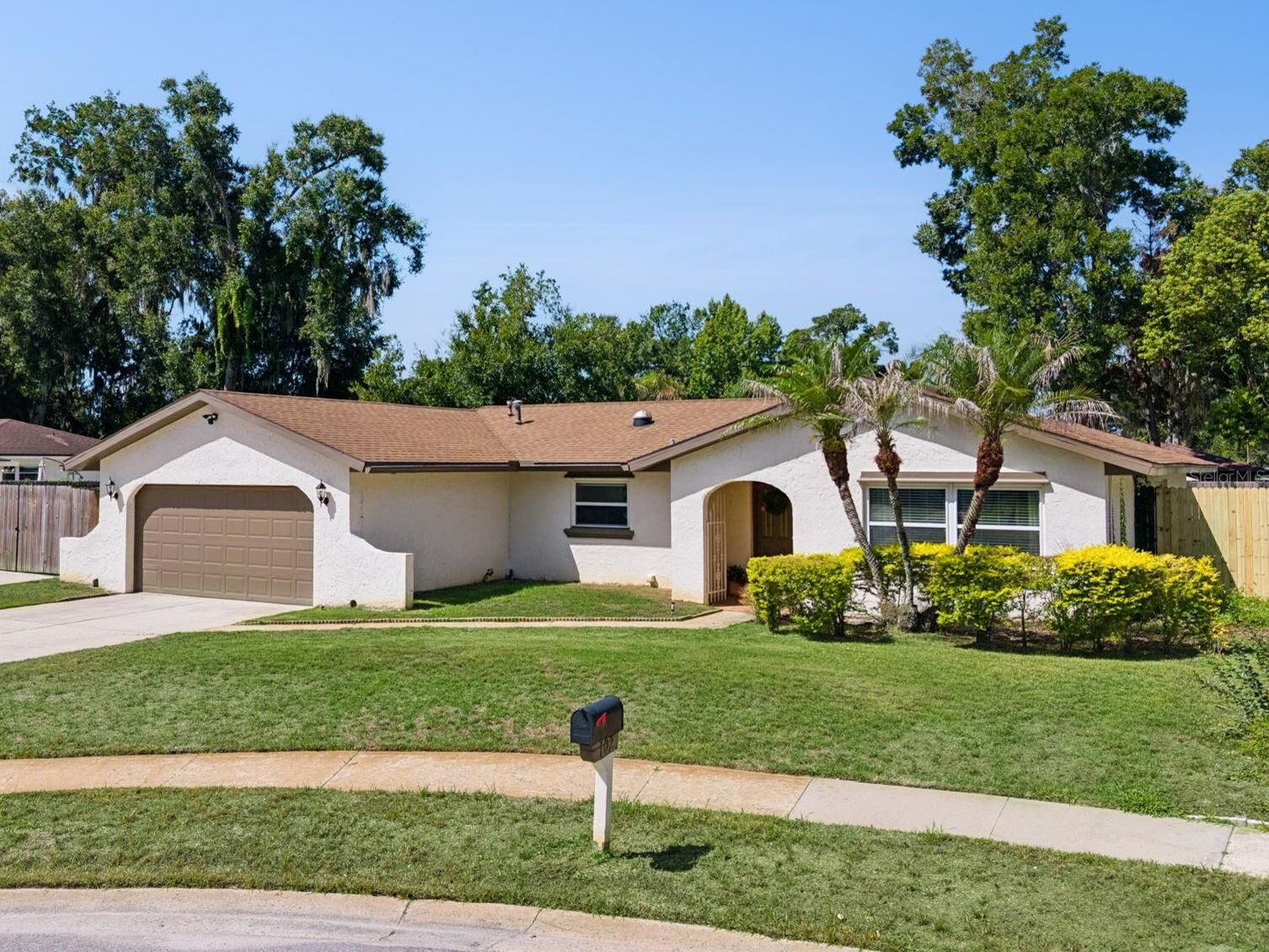 Property Photo: 102 Aspen Place FL 32750
