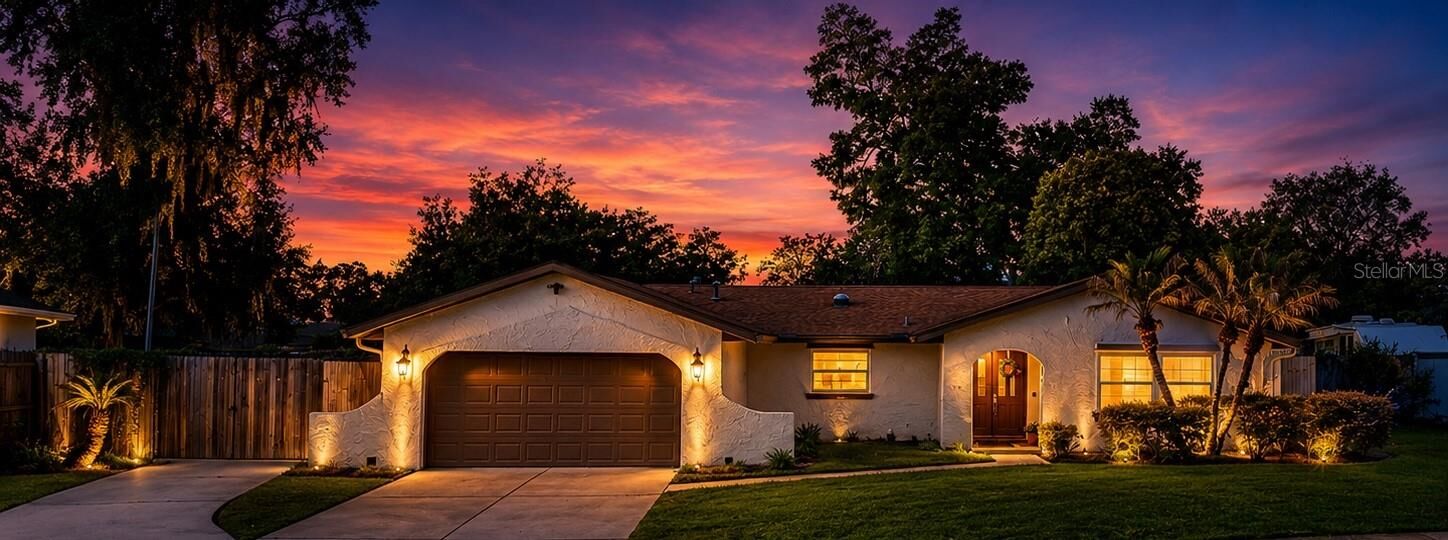 Property Photo:  102 Aspen Place  FL 32750 