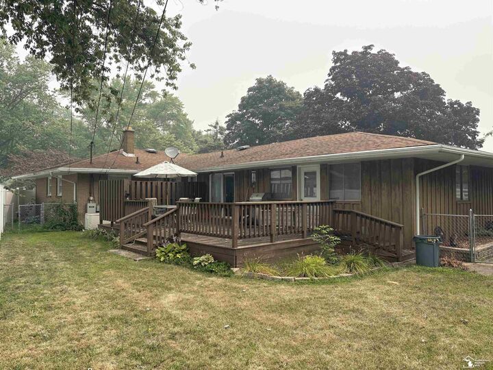 Property Photo:  5043 Brentwood Drive  MI 48161 