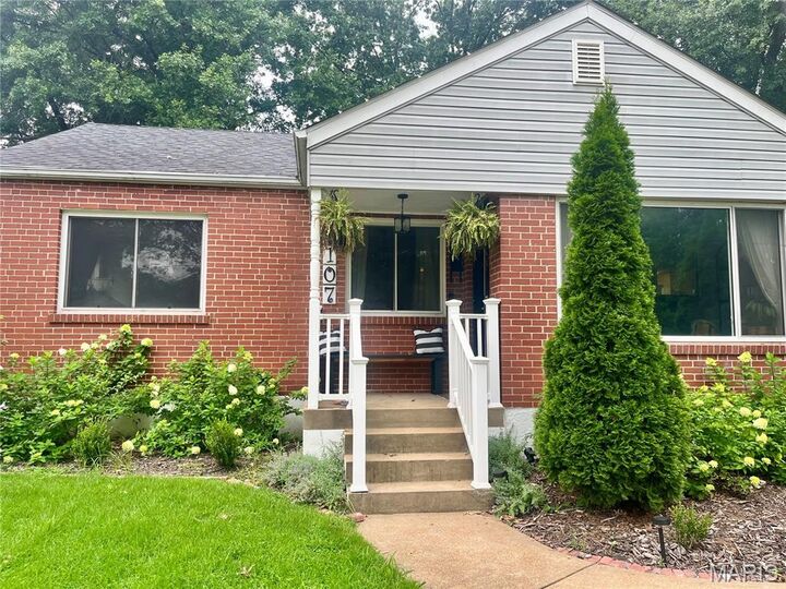 Property Photo:  1107 Selma Avenue  MO 63119 