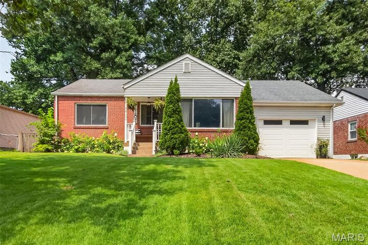 Property Photo: 1107 Selma Avenue MO 63119
