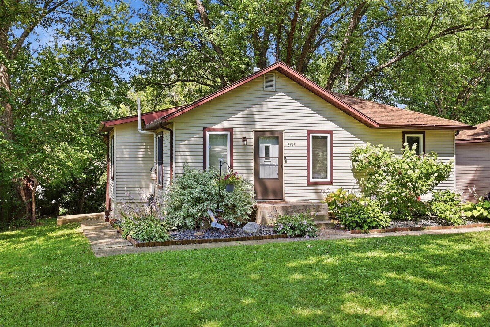 Property Photo:  8710 Buena Dr  WI 53105 