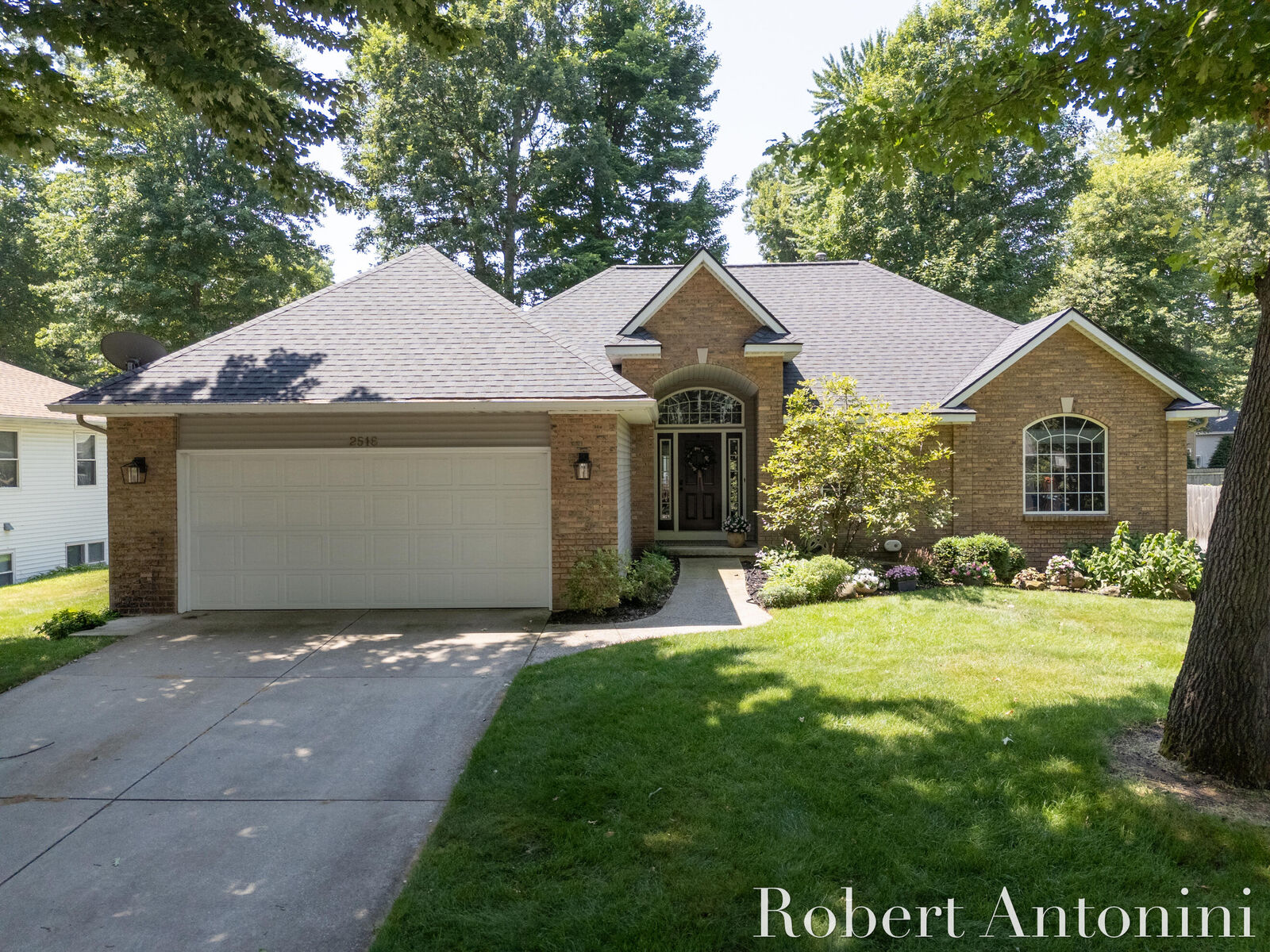 Property Photo: 2516 Golfbury Drive SW MI 49519