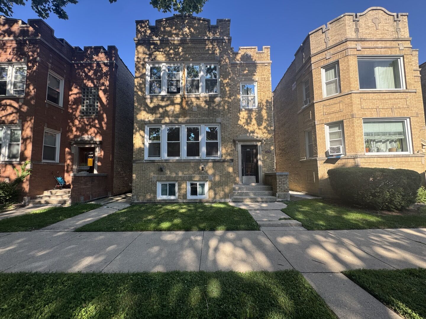 Property Photo: 5849 N Campbell Avenue 1 IL 60659