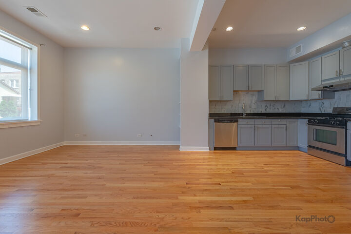 Property Photo: 2841 S Wells Street 1W IL 60616