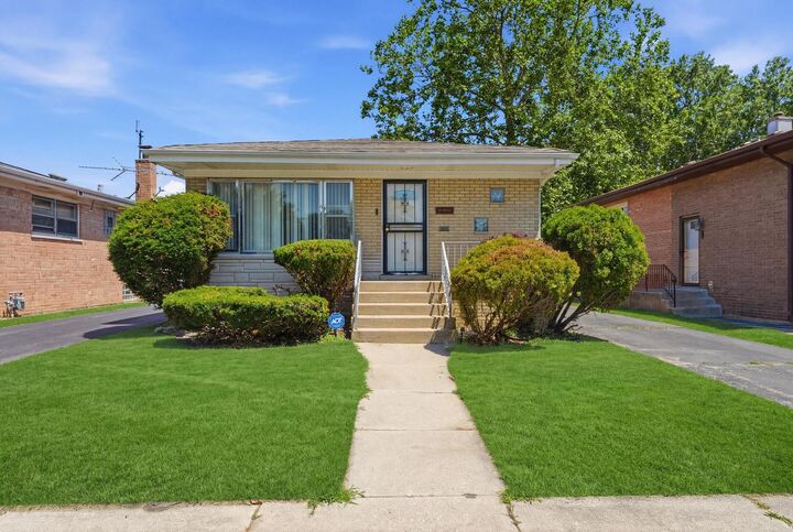 Property Photo: 14333 Drexel Avenue IL 60419