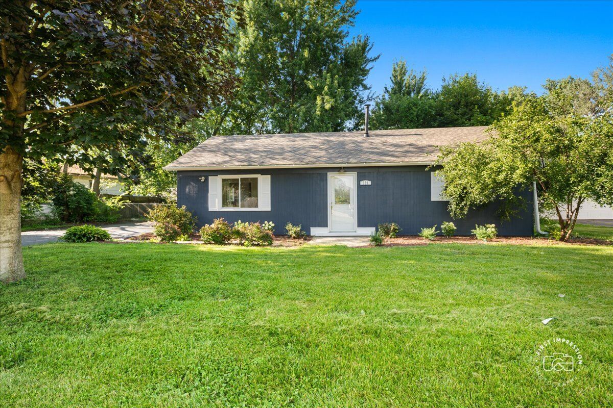 Property Photo: 34W759 N James Drive IL 60174