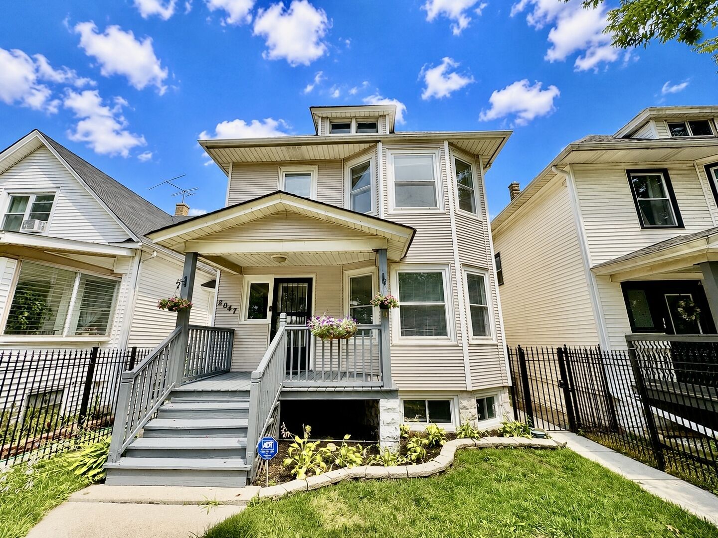 Property Photo:  2047 N Lavergne Avenue 1  IL 60639 