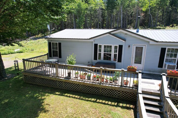 Property Photo: 1246 County Road ME 04652