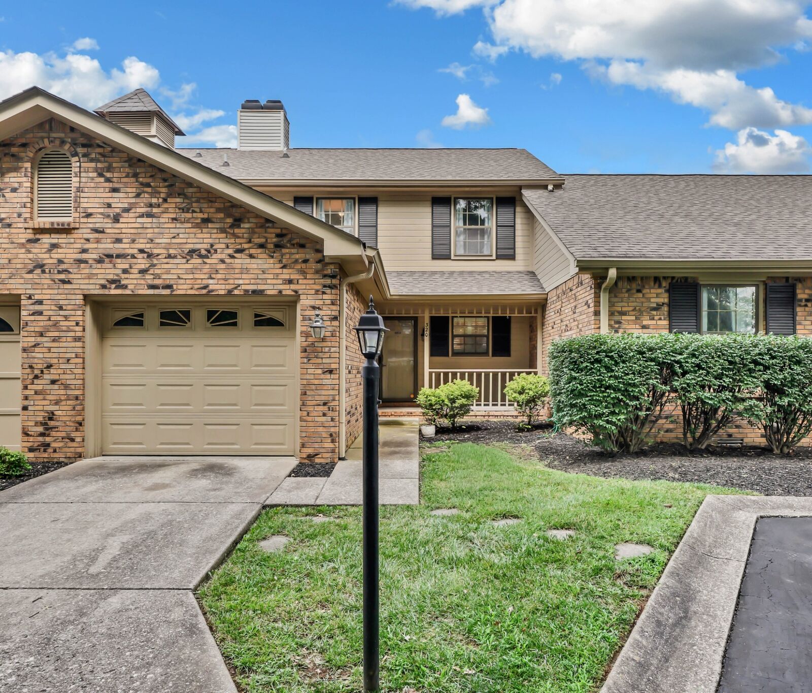 Property Photo: 320 Kingswood Ct TN 37043