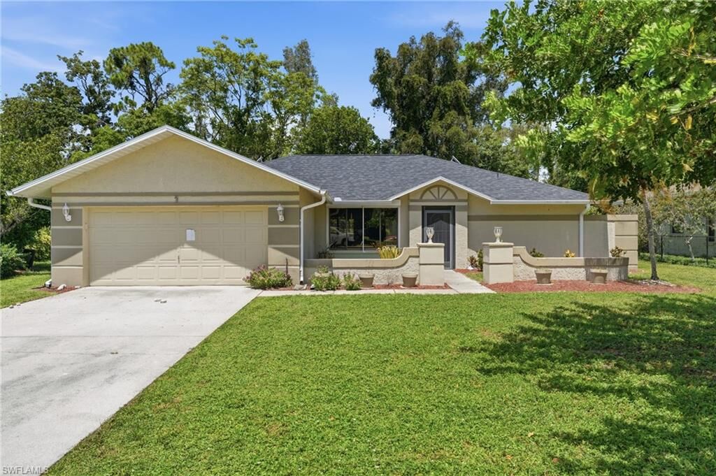 Property Photo: 19028 Pine Run Ln FL 33967