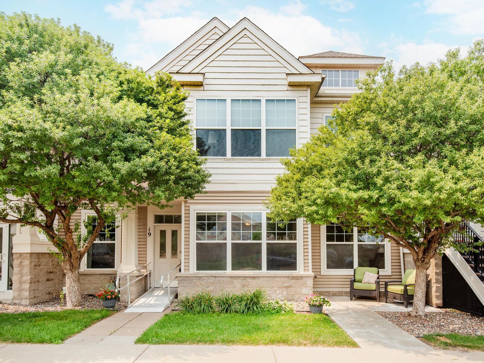 Property Photo:  620 Wesley Commons Drive 19  MN 55427 