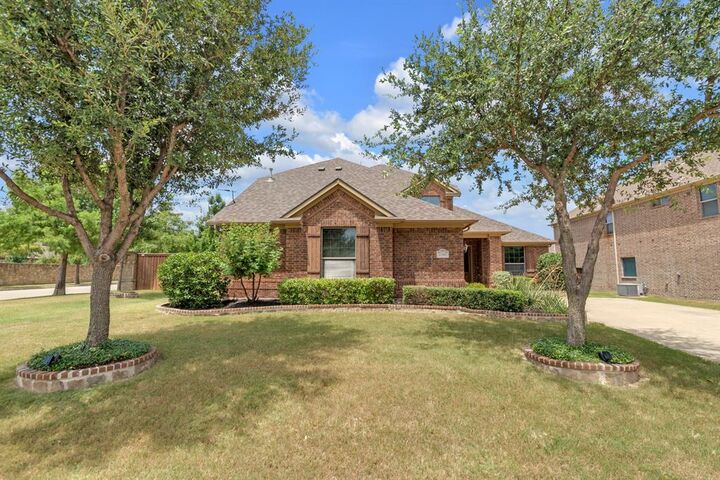 Property Photo:  1700 Goldenrod Lane  TX 76248 