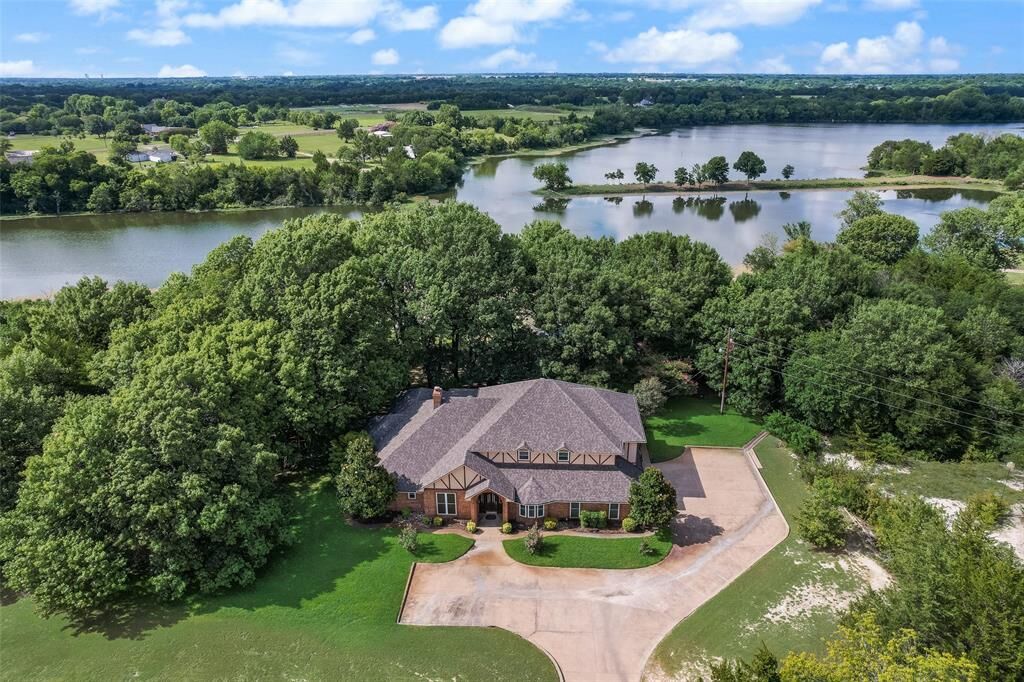 Property Photo:  235 Taylor Road  TX 75165 