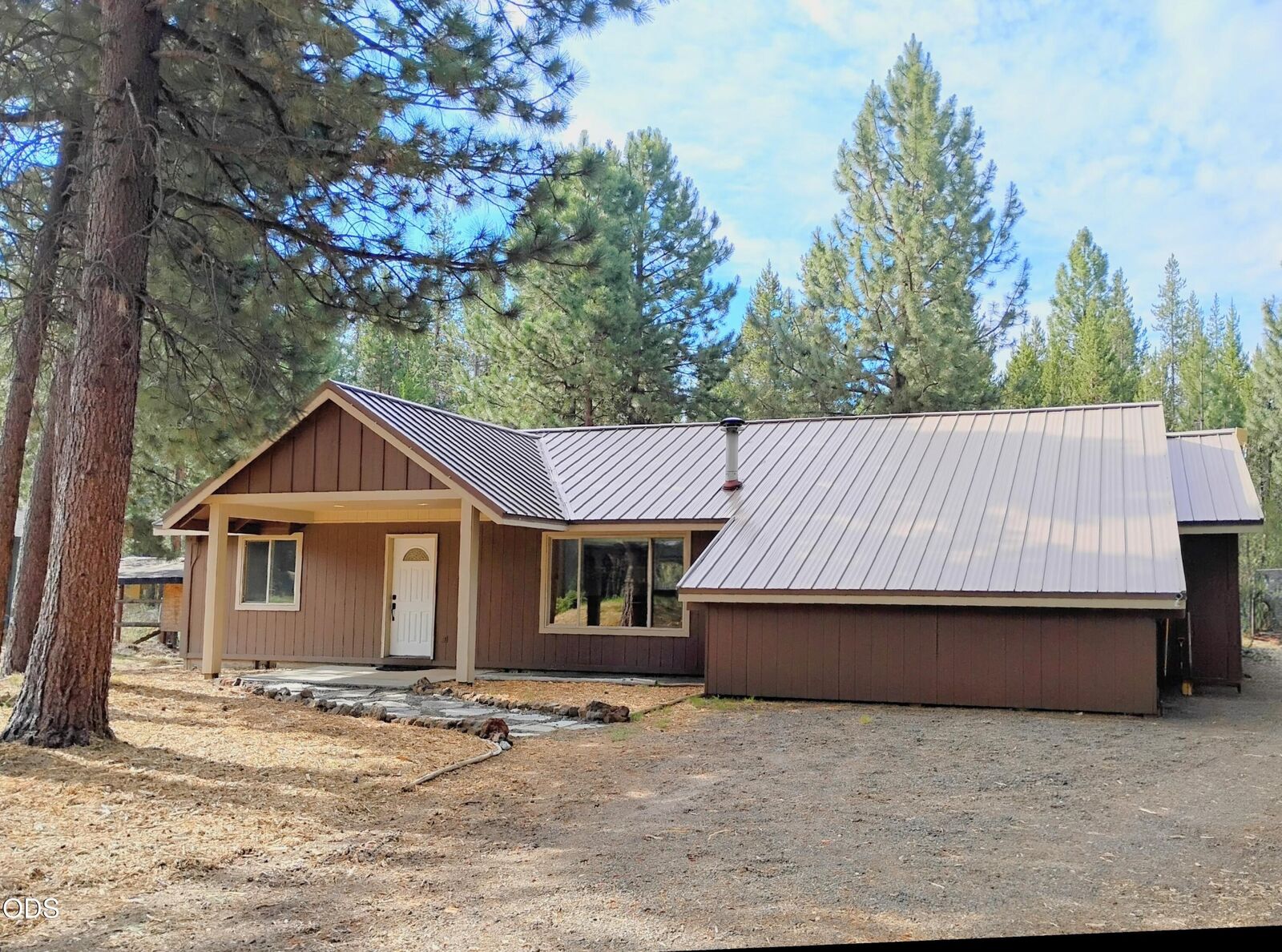 Property Photo:  16947 Quartz Road  OR 97707 