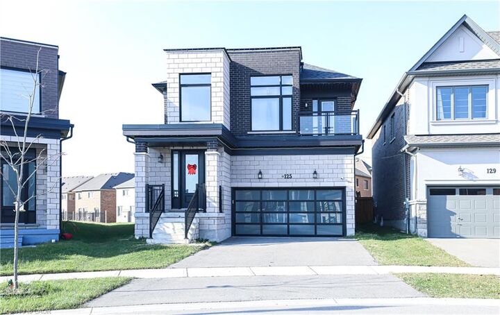 125 Silverwood Crescent — photo 1