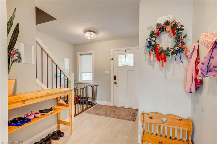 Property Photo:  195 Charles Street E  ON N5C 1K3 