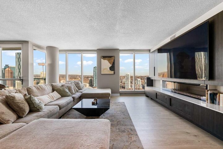 Property Photo: 433 11 Avenue SE 3001 AB T2G 0C7