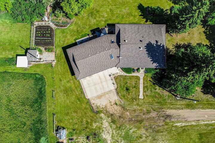 Property Photo: 49320 Rr195 AB T0B 2M1
