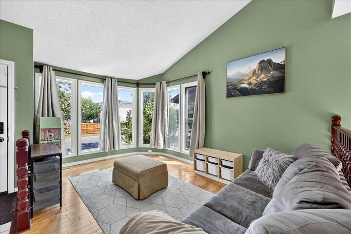 Property Photo:  172 Whitehaven Road NE  AB T1Y 6C7 