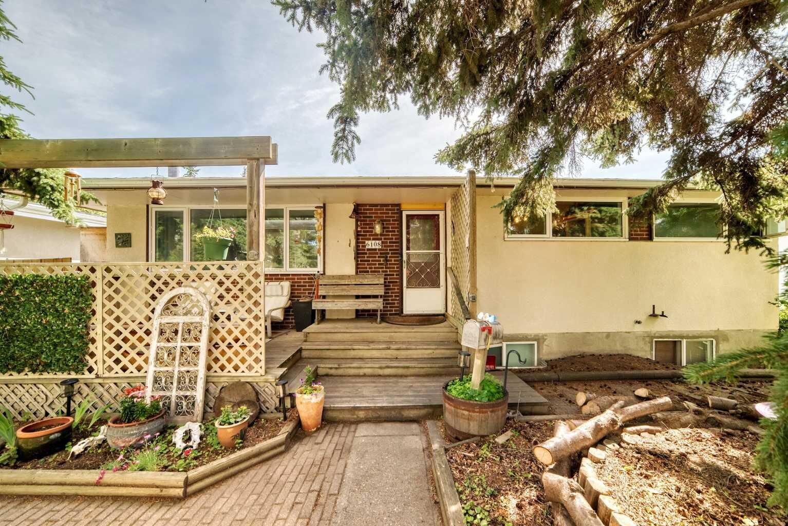 Property Photo: 6108 Lloyd Crescent SW AB T3E 5V7
