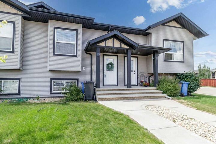 Property Photo:  125 Henderson Crescent  AB T0M 1R0 